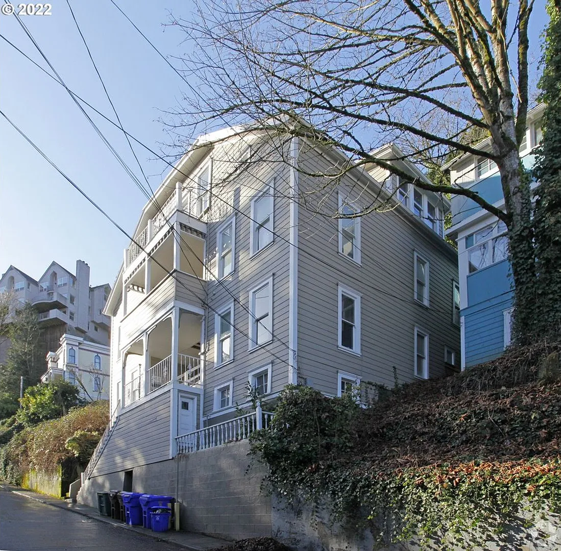 Cable Avenue 6-Plex — Photo 3