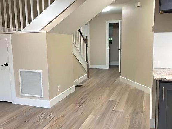 5th image of 131 Ferdinand Ave