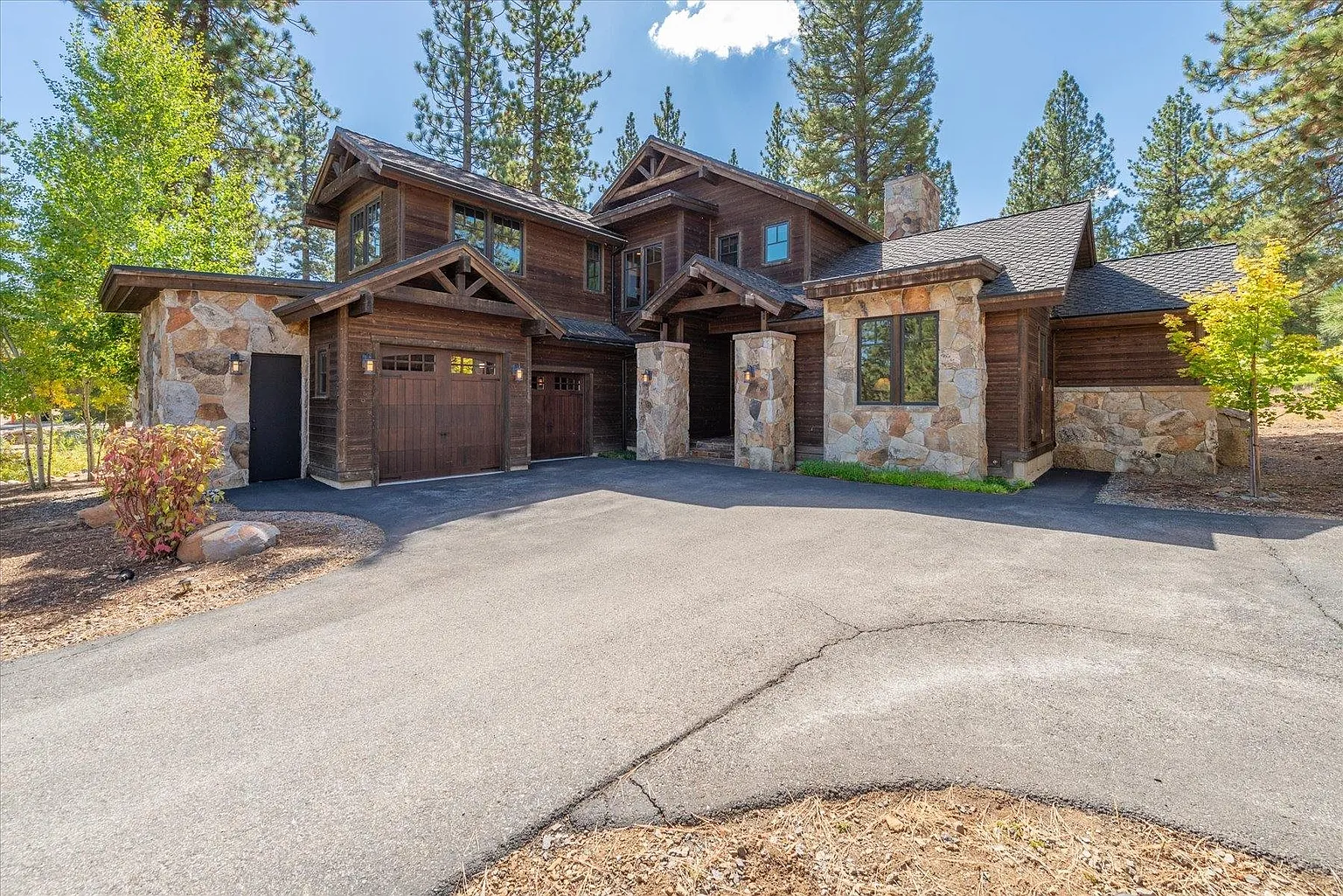 9372 Heartwood Dr photo 1