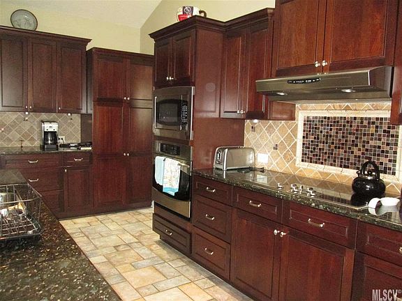 4th image of 919 Barrington Dr NE