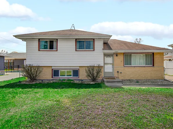 7305 W 75th St, Bridgeview, IL 60455