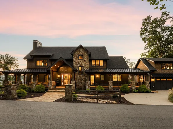 684 Overlook Dr, Blue Ridge, GA 30513