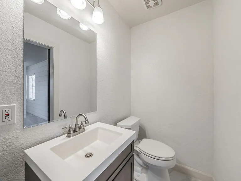 316 W 3rd St — Photo 34