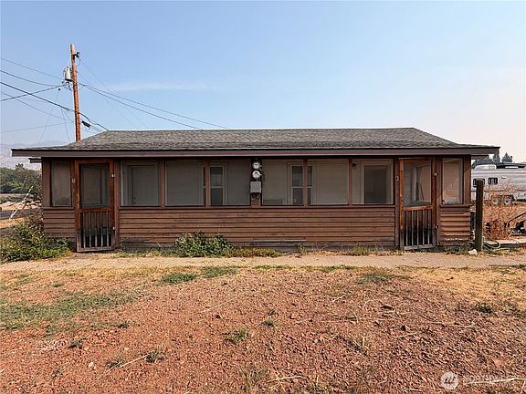 3rd image of 210 Whitcomb Avenue N