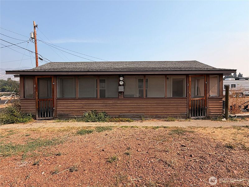 3rd image of 210 Whitcomb Avenue N