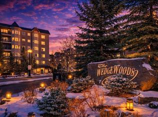 10 NW Discovery Ridge Close SW #202, Calgary, AB T3H5X3