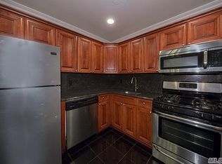 315 Brook Ave APT 1B, Bay Shore, NY 11706