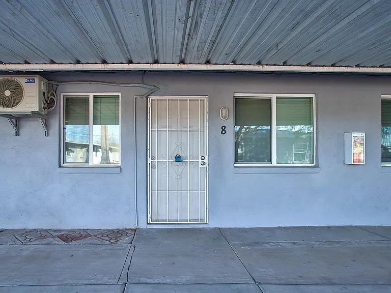 206-216 E Jones St — Photo 8