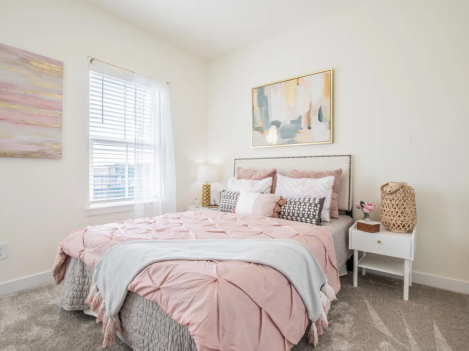 3 bed, 1599 sqft, $2,095 — Photo 4