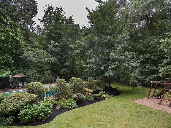 2nd image of 8 Cortland Ln