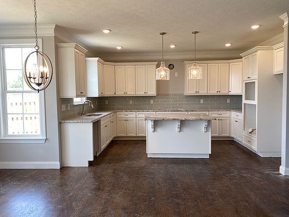4th image of 1639 Davenport Dr