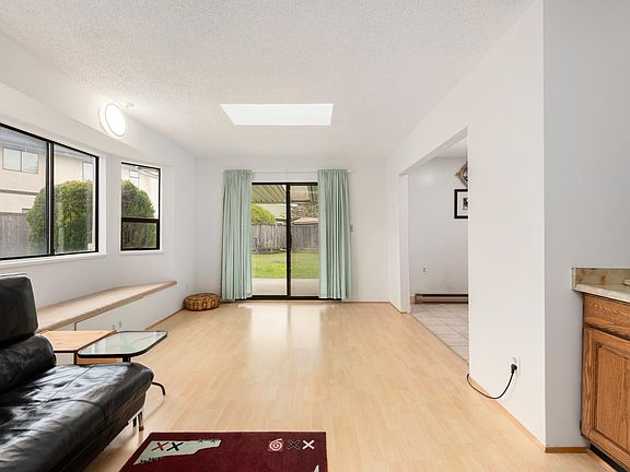 5th image of 9241 Kingsley Ct