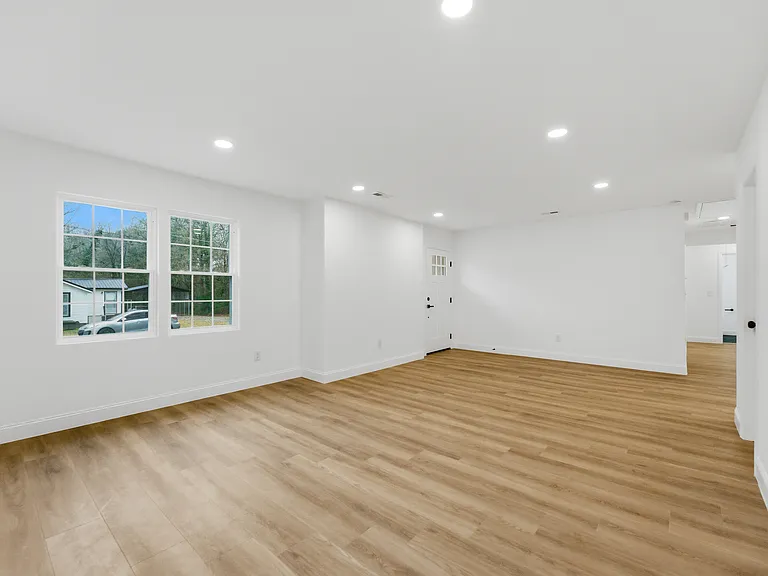 523 Biltmore St — Photo 7