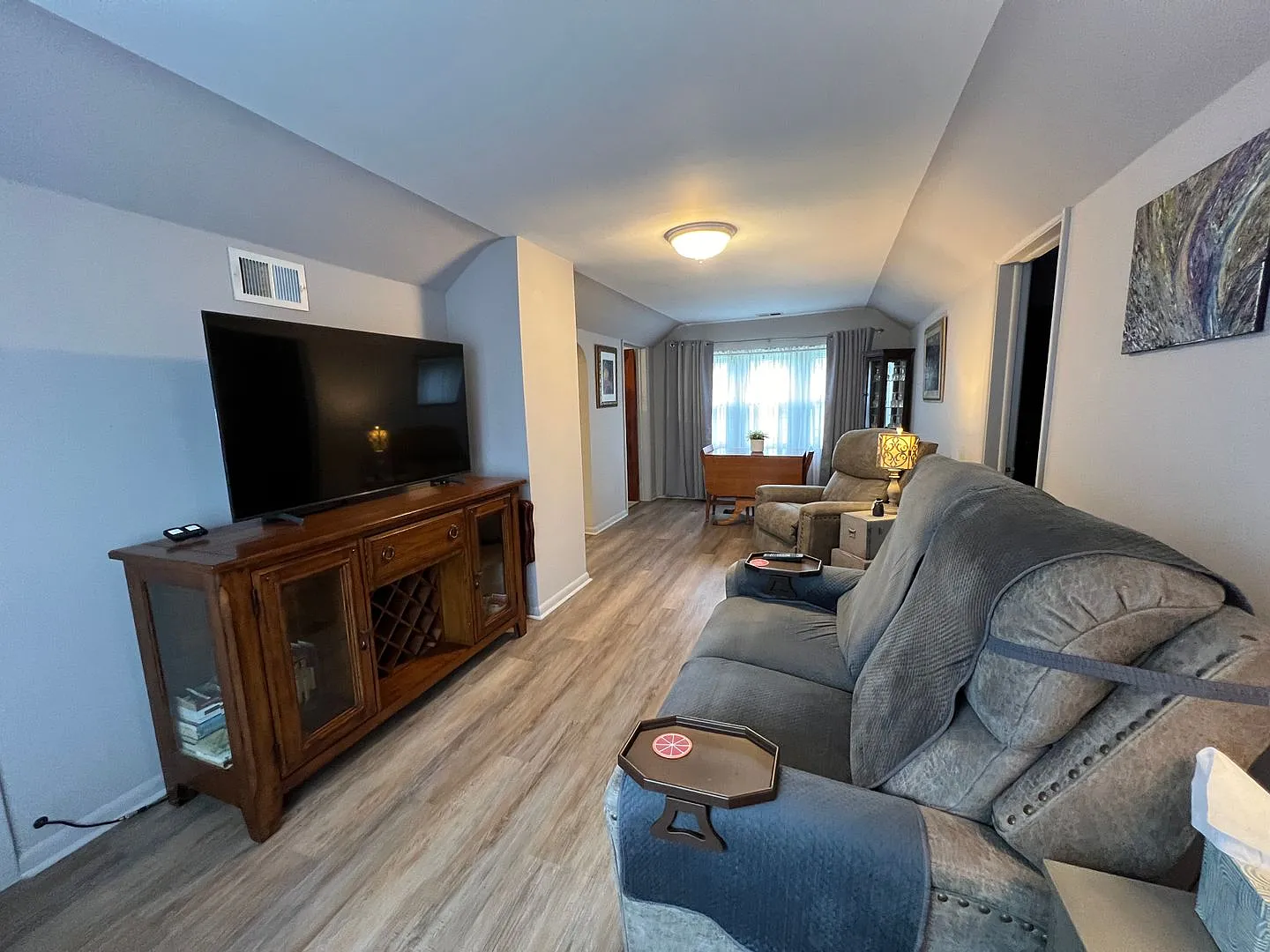 Fully Furnished 1 Bedroom, 1 Bathroom Duplex Unit In Peoria For Lease — Photo 4