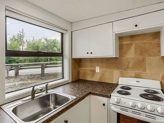 5th image of 8005 SW Barbur Blvd