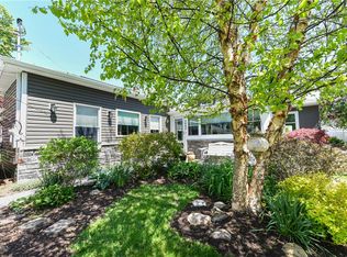 2442 Edgemere Dr, Rochester, NY 14612