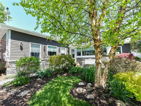 2442 Edgemere Dr, Rochester, NY 14612