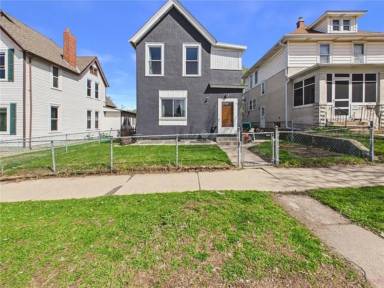 750 Robert St S #2 — Photo 8