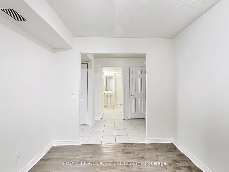 18 Kenaston Gdns #203 — Photo 17