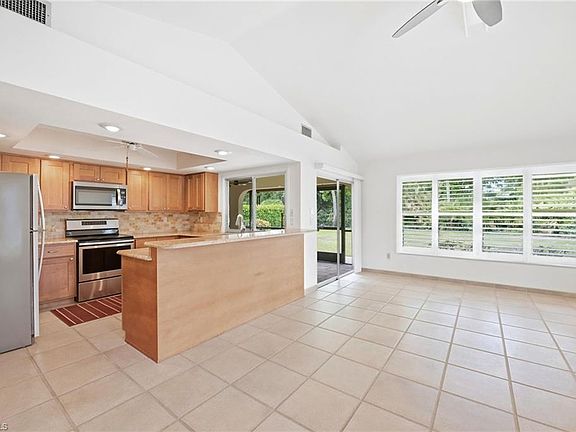 4th image of 3066 Round Table LN