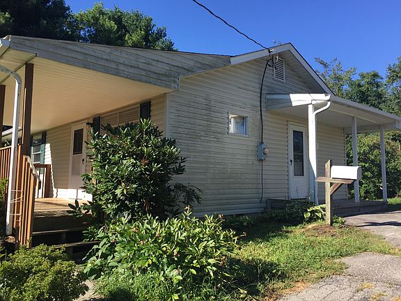 3rd image of 90 Skyline St NE