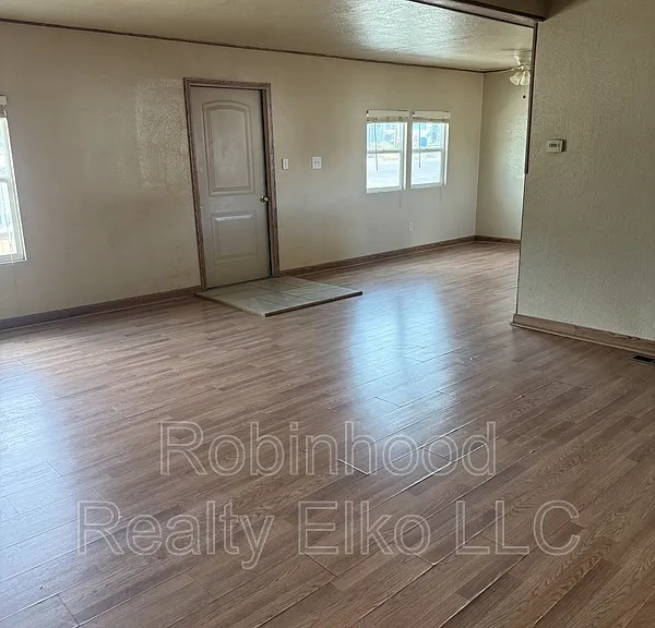 1235 Avenue G — Photo 4