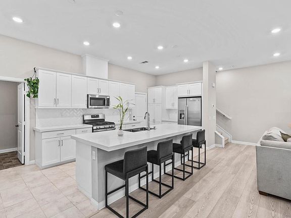 5th image of 2098 Bluestone Cir