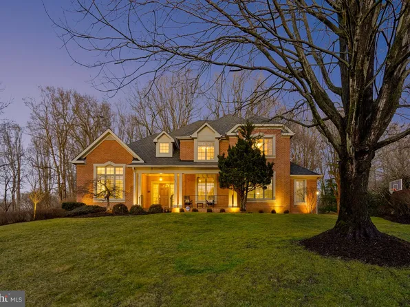 9617 Tackroom Ln, Great Falls, VA 22066