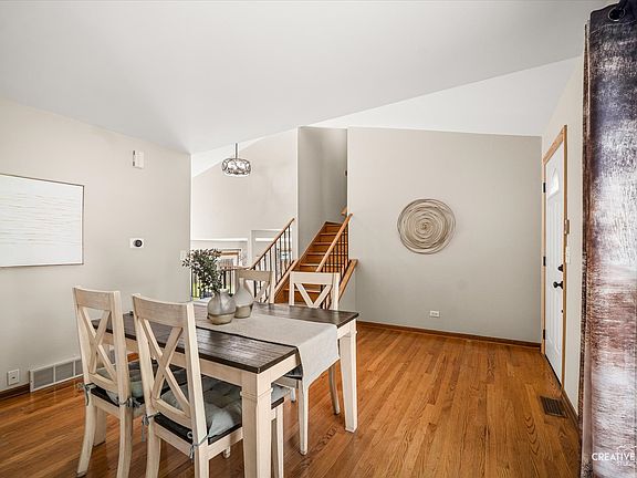 4th image of 208 Iris Dr