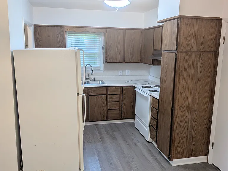 102 Hackberry St — Photo 2