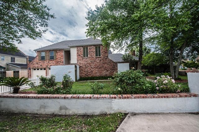 1st image of 403 Canyonridge Dr