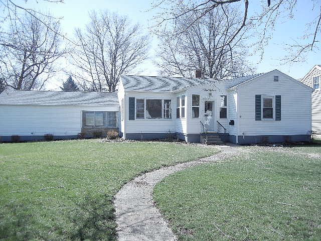 1st image of 215 E Harmon Dr