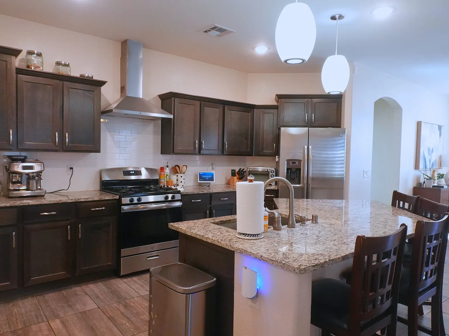 3 bed, 1980 sqft, $2,300 — Photo 4