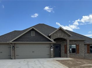 2108 Dobbs St, Pea Ridge, AR 72751