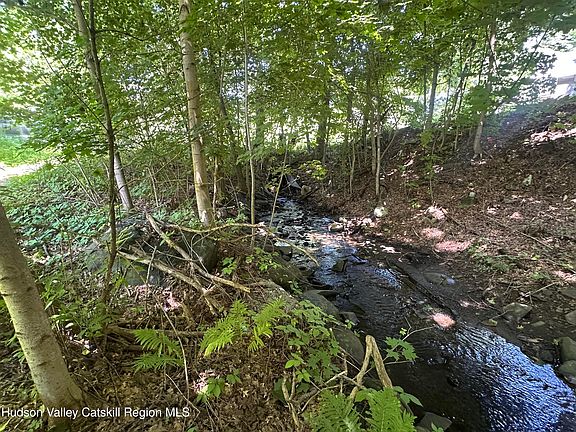 3rd image of 40 Lake Mills Road