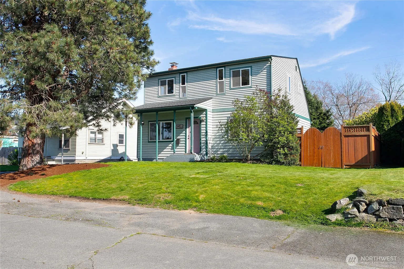 2922 Victor Street photo 1