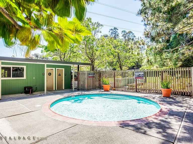 Madera Valley Apartments — Photo 18