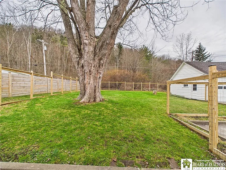422 York St — Photo 33
