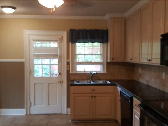 4th image of 2042 Winona Ave