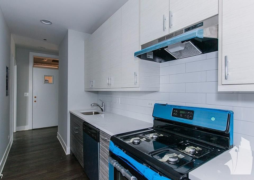 1st image of 3917 N Janssen Ave #721
