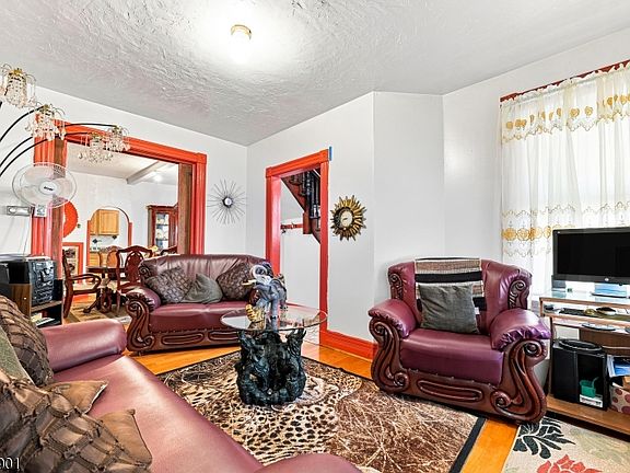 4th image of 26 Lincoln St