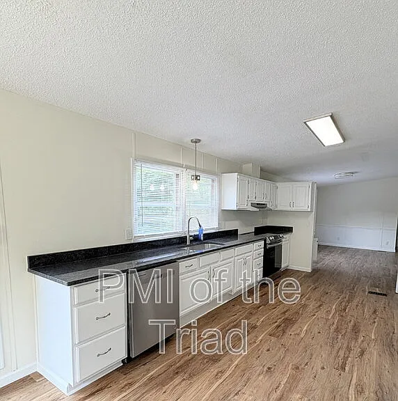 589 Alvis Ln — Photo 23