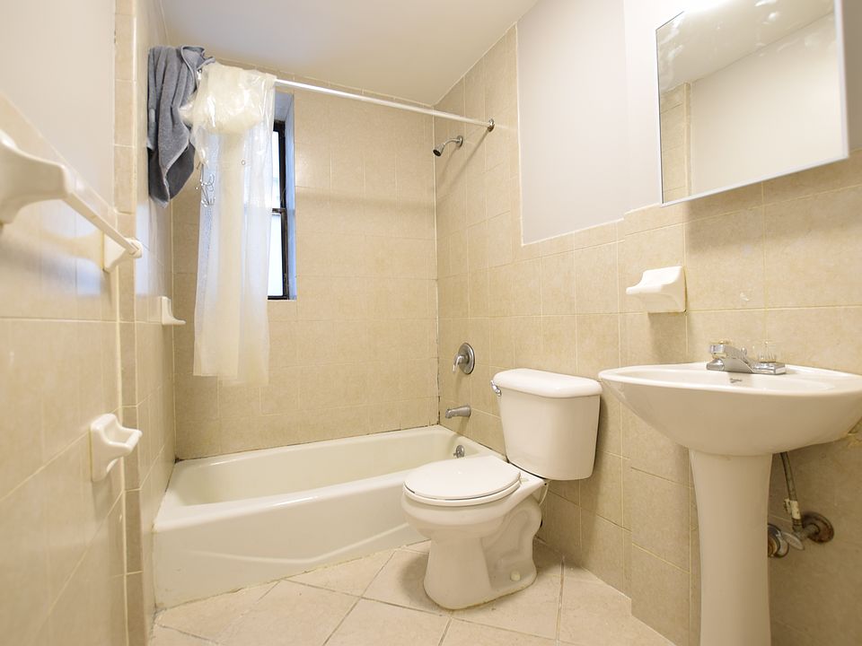 1st image of 483 Montgomery St APT 1
