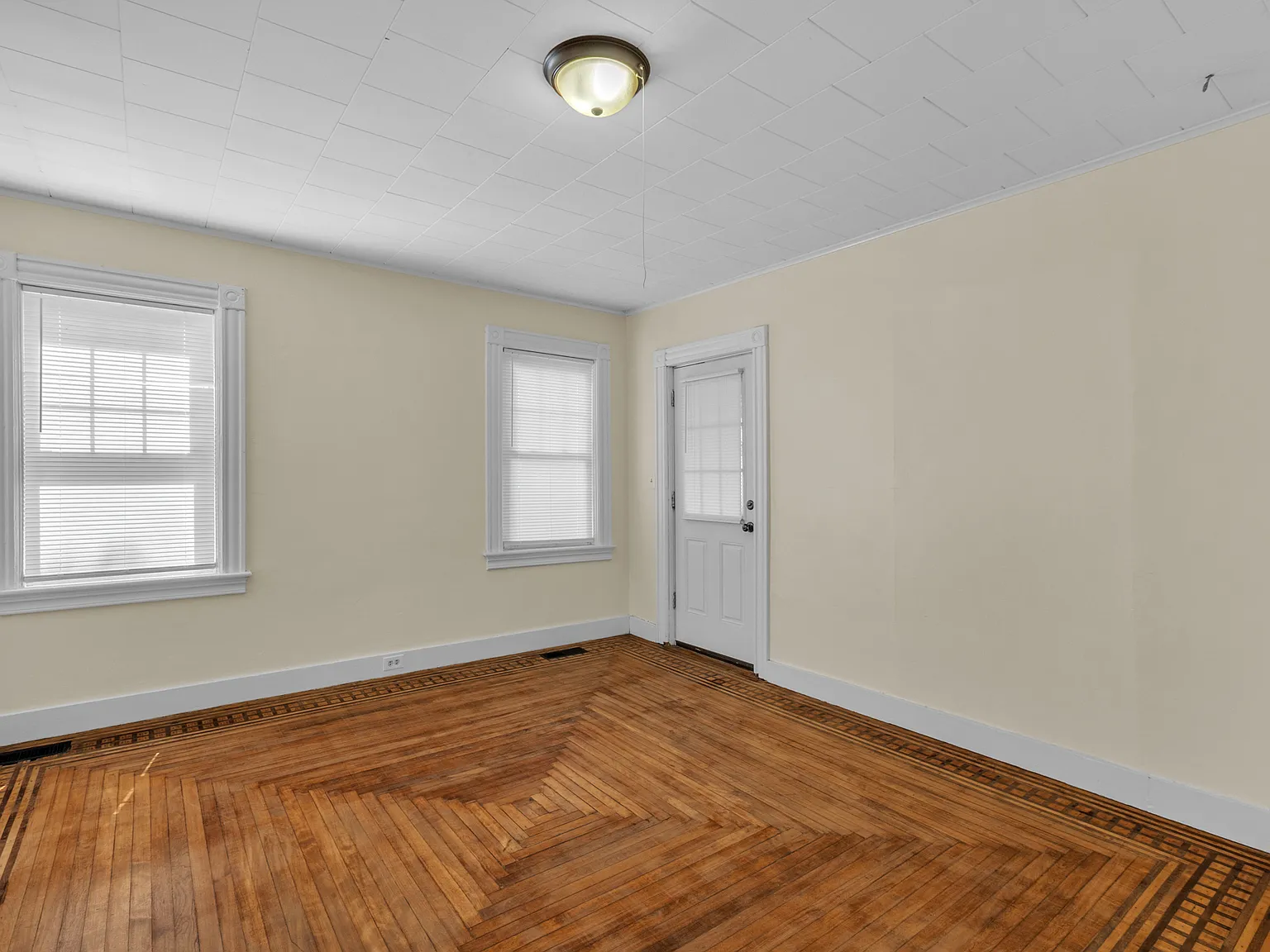 3 bed, 1300 sqft, $1,895 — Photo 4