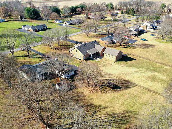 2nd image of 354 Hickory Heights Ct
