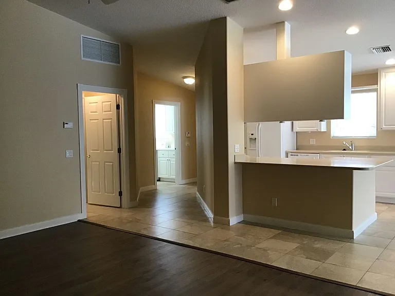 11824 Delfina Ln — Photo 3