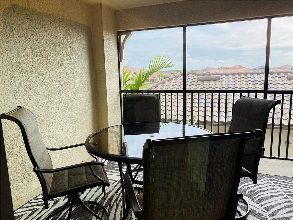 2 bed, 2.0 bath, 1355 sqft, $3,400 — Photo 4