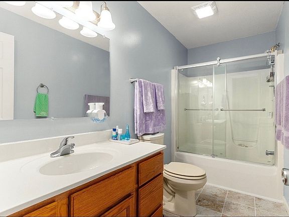 4th image of 702 Woodland Knolls Rd