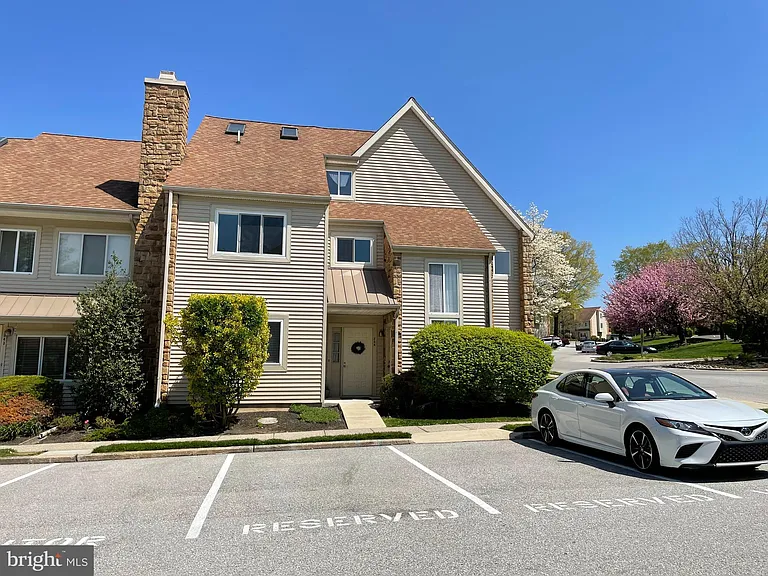 245 Carriage Ct #245 — Photo 1