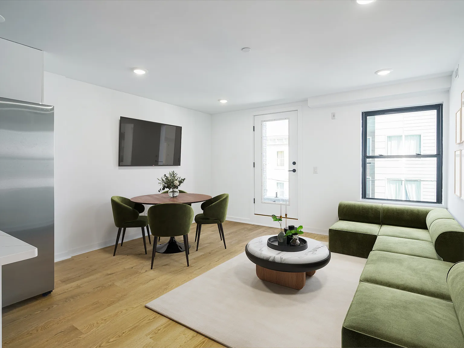 2 bed, 1.5 bath, 819 sqft, $1,950 — Photo 2